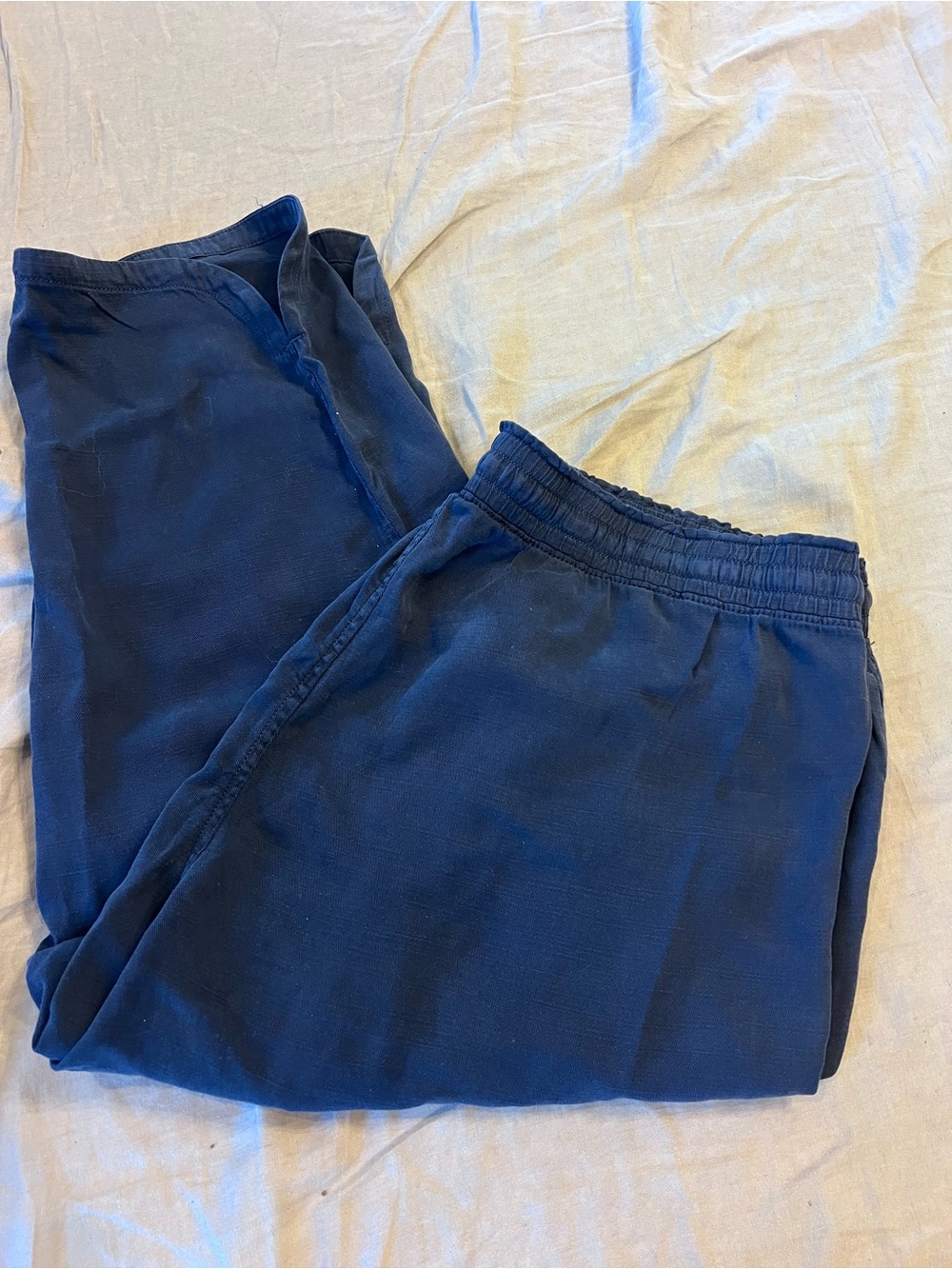 Size 2x- Navy mid rise cropped pants/gauchos- new with tags